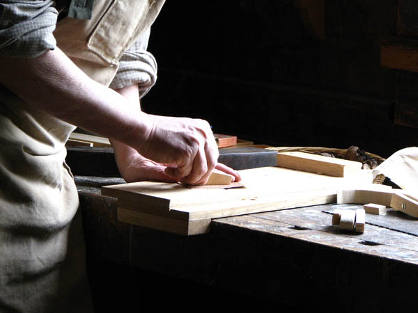 Ofrecemos un servicio de <strong>carpintería  de madera y ebanistería en Garrigàs</strong> adaptado a las necesidades del <strong>cliente</strong>.